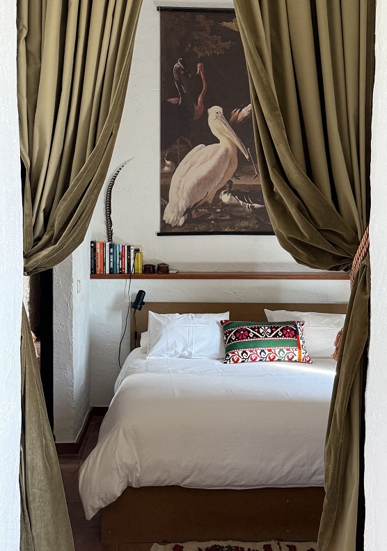 lasierrazuela_casaprincipal_dormitorio_02-min