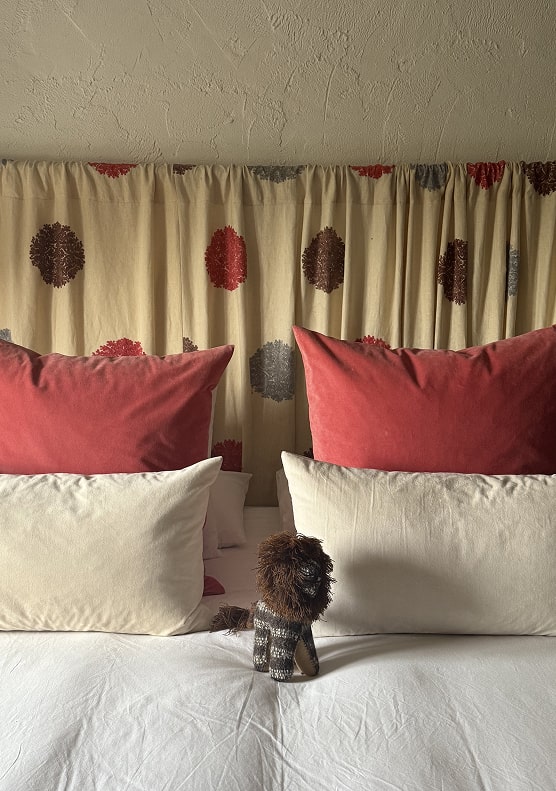 lasierrazuela_casaprincipal_dormitorio_04-min